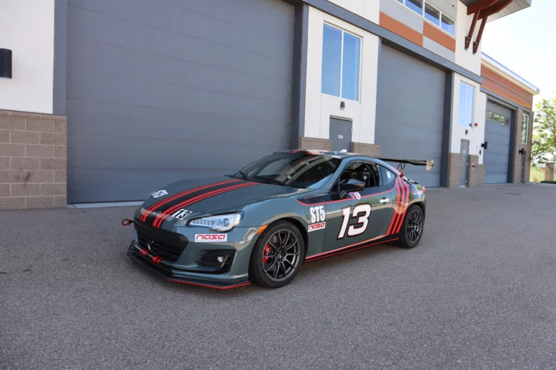 Voiture de course Subaru BRZ