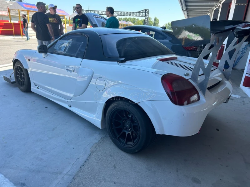 Toyota MR2 de course homologuée pour la route, équipée d'un moteur Toyota 2ZZ