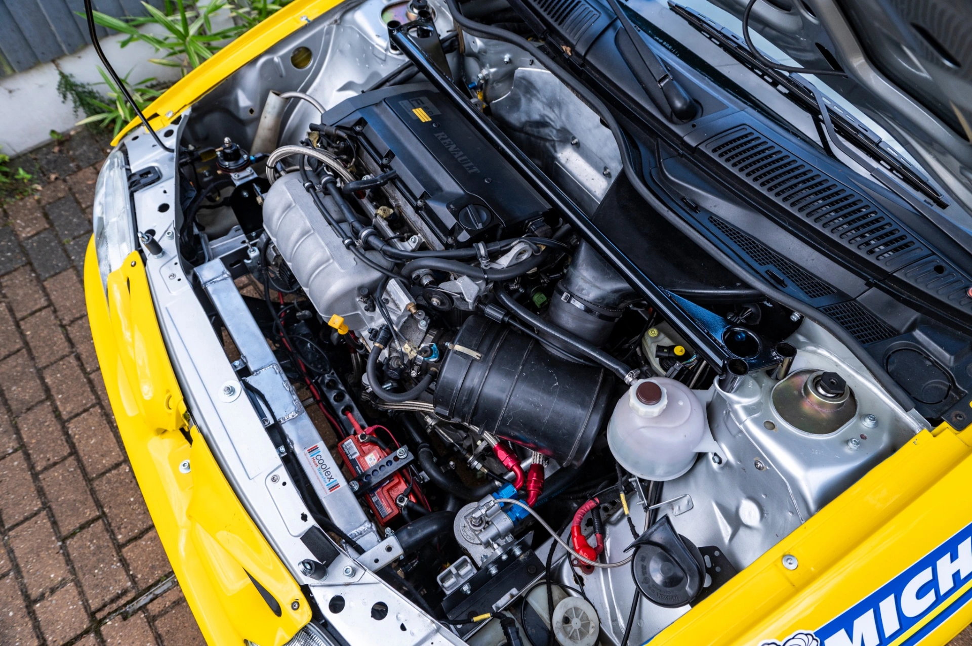 Renault Mégane Coupé : voiture de course et de rallye de la Cup – photo 3