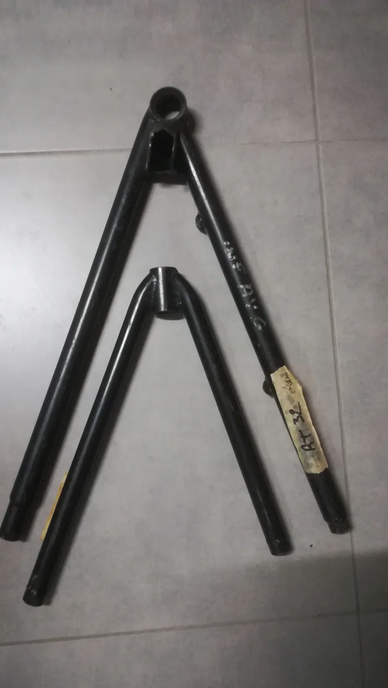 Triangles de suspension avant Ralt RT32