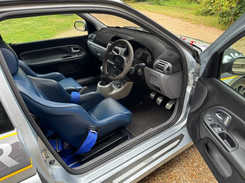 RENAULT CLIO V6