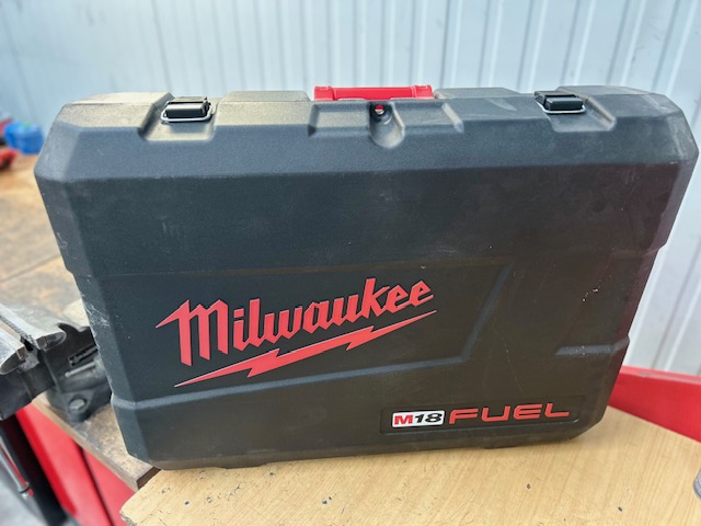 Perceuse Magnétique à aimant MILWAUKEE M18 FMDP-502C