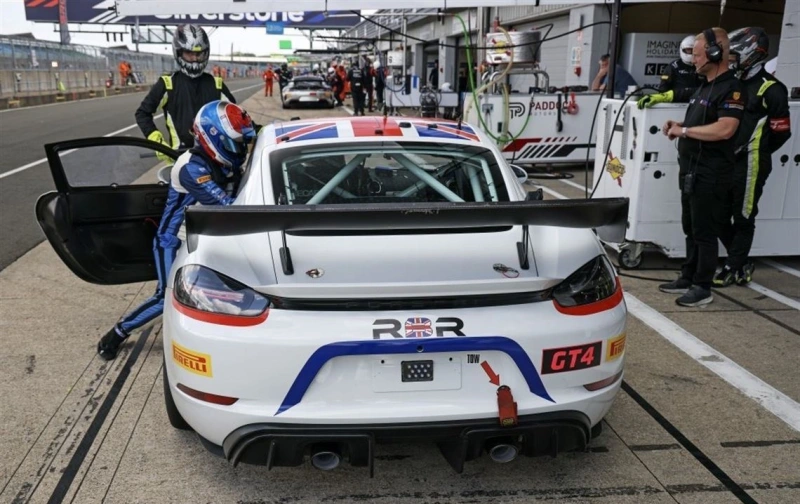 Pit lane fuel rig