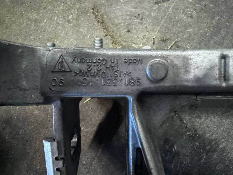 Support berceau arriere gauche Porsche Cayman GT4 RS - 98133115290