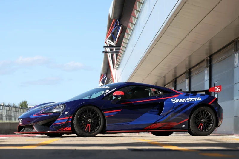 2017 McLaren 570 GT4