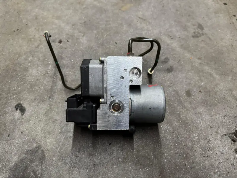 Porsche ABS pump, reference 996 355 755 03