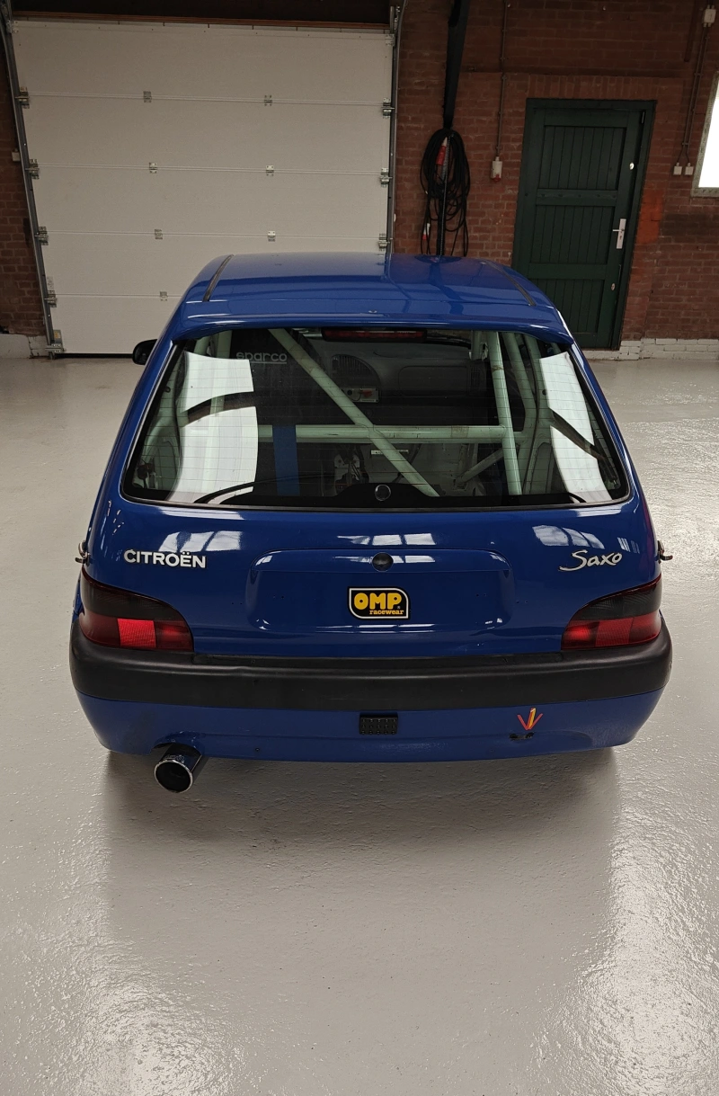 Voiture de course Citroën Saxo Cup