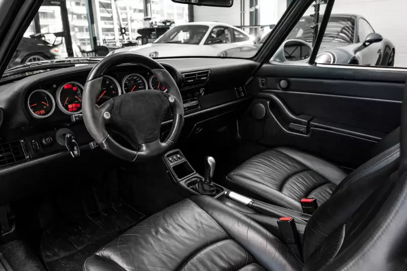 Porsche 911 Carrera 4 (964) converted to a 993 Turbo