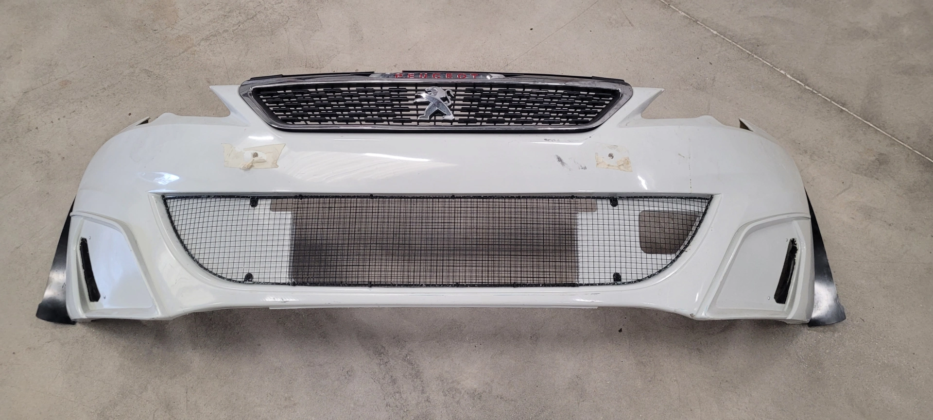 Brand-new, complete Peugeot 308 Racing Cup front bumper – photo 1