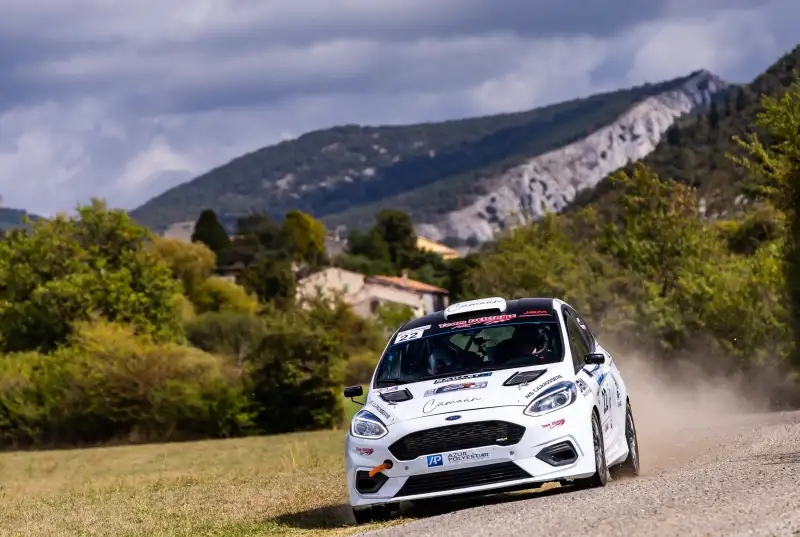 LOCATION FORD FIESTA RALLY4