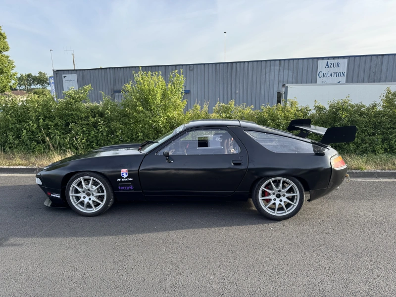 Porsche 928 - 5L