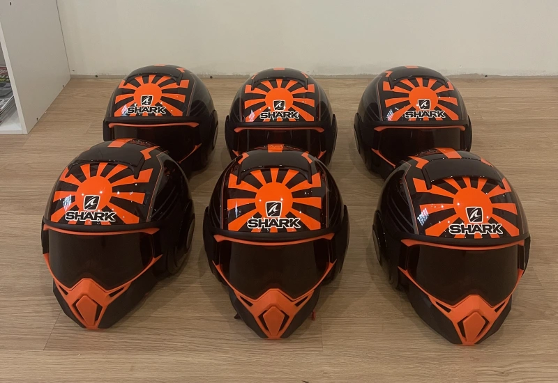 Casque Shark noir/orange – Taille M – Homologué compétition – 100 € l’unité