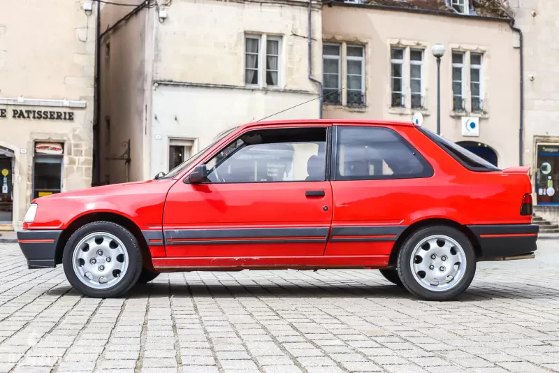 Vend capot de 309 GTI 8S