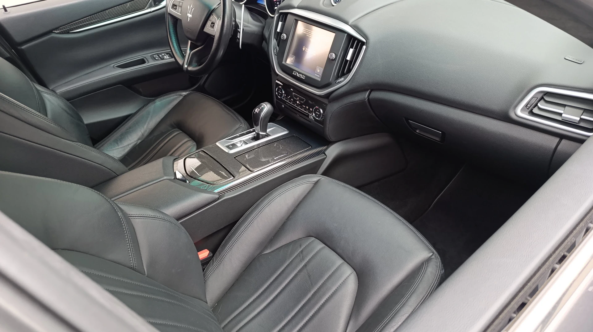 Very nice MASERATI Ghibli 3.0 V6 - 410 S Q4 A (Masérati sq4 v6) 24Mkms - Registered in FRANCE