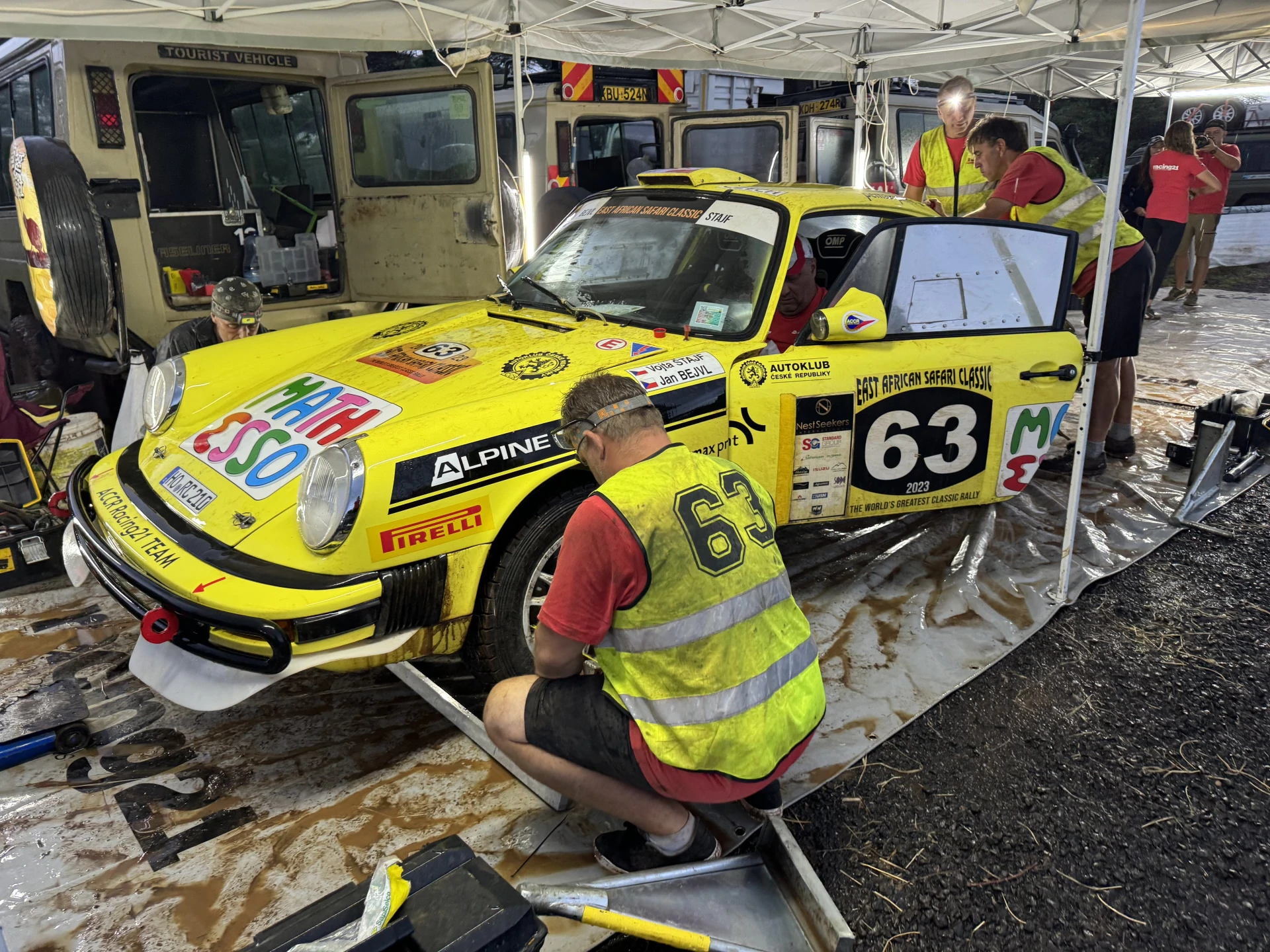 Professional rally & youngtimer garage RACING21