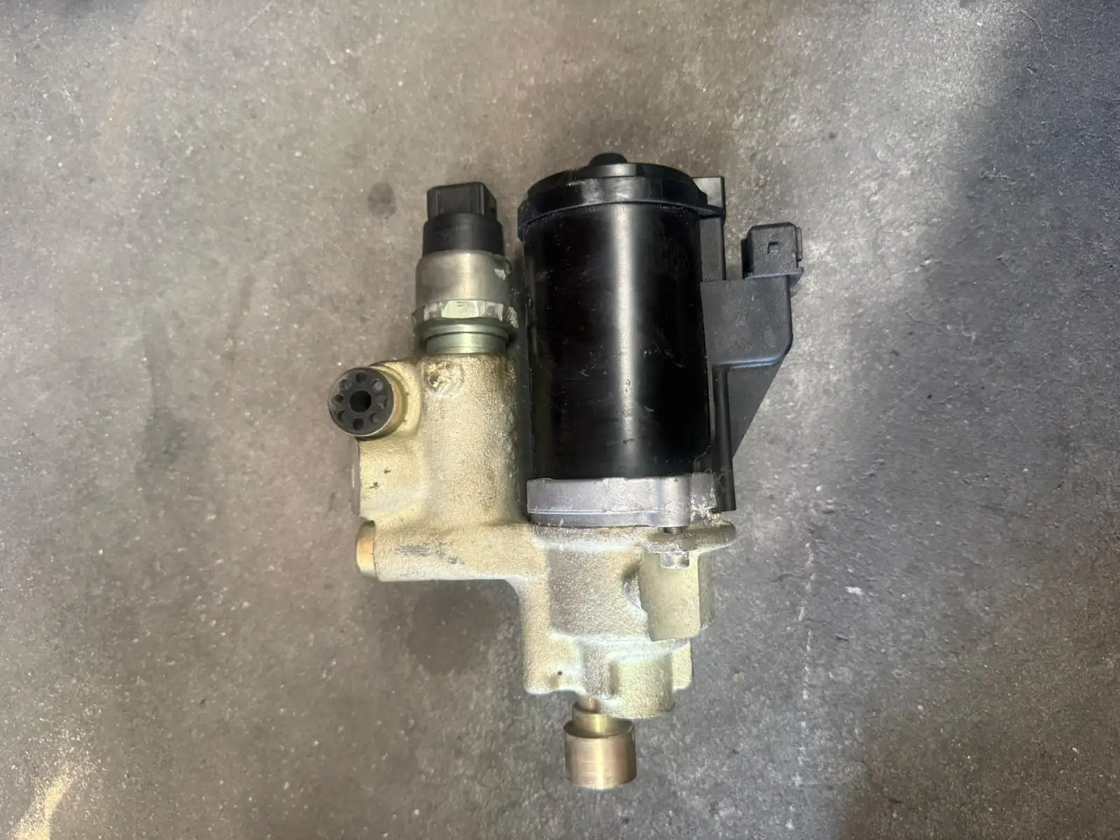 ABS high-pressure pump for Porsche 964 and 993, Part No. 96435505351 – photo 3
