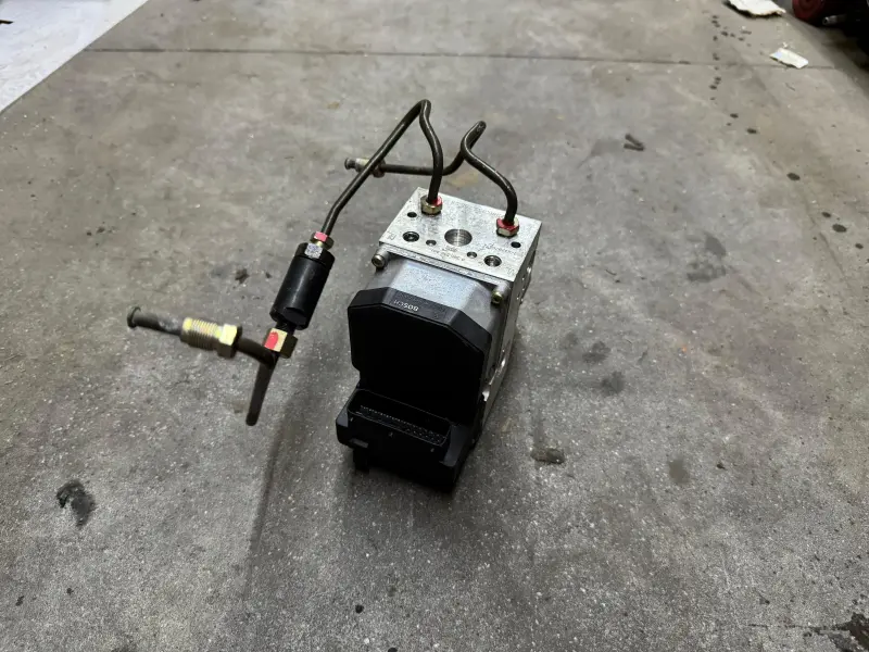 Porsche ABS pump, reference 996 355 755 03