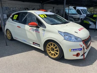 208 racing cup disponible pour fin de saison