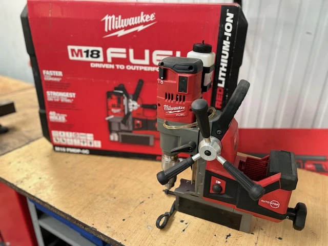 Perceuse Magnétique à aimant MILWAUKEE M18 FMDP-502C