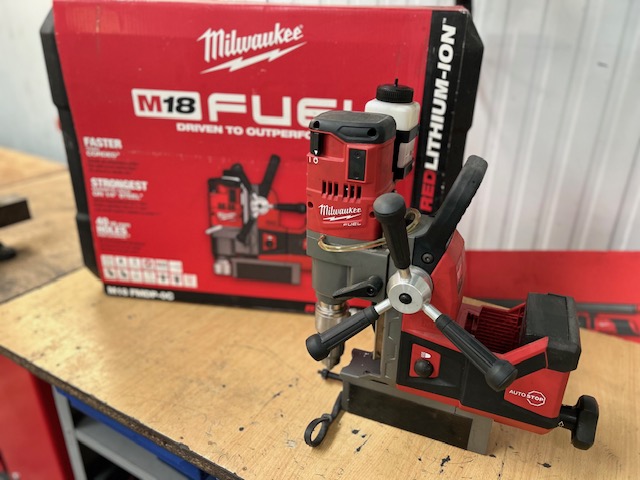 Perceuse Magnétique à aimant MILWAUKEE M18 FMDP-502C