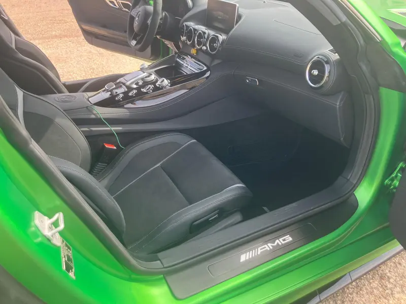 A rare first-own car with 7,500 km – AMG GTR 585 cv – Registered in France