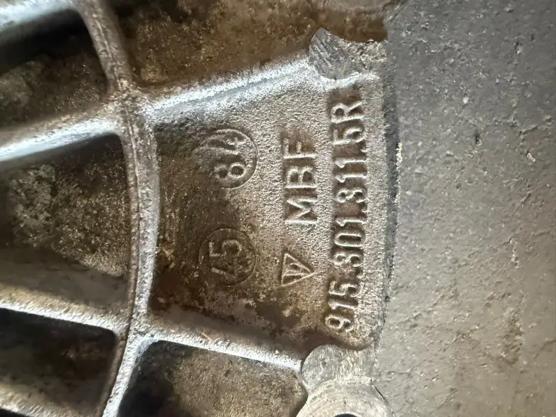 Couvercle de boîte de vitesses Porsche type 915 - 9153013115R