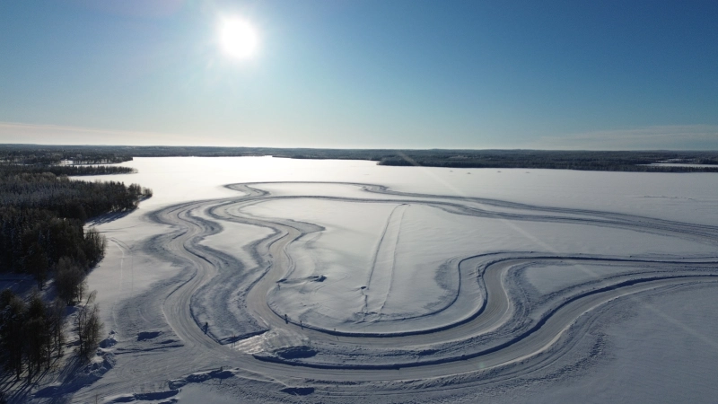 Conduire une voiture de rallye sur une piste de glace 2,5h Rovaniemi Finlande