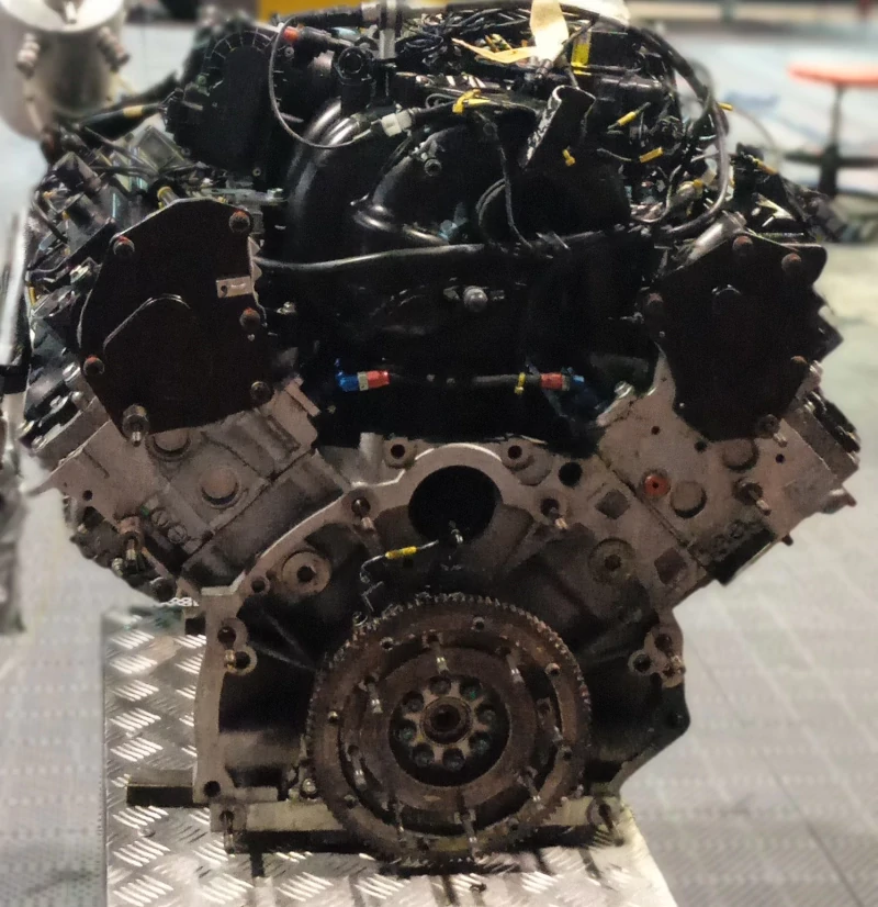 Nissan VK50+ V8 5,6L engine