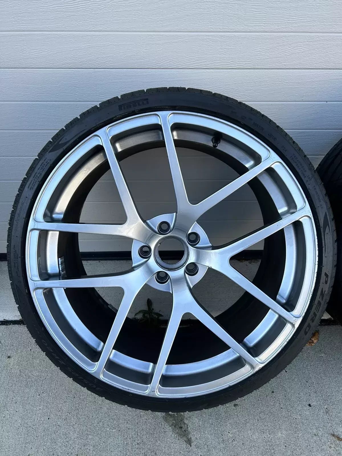 Modulare B18 Forged 20" Staggered Wheels Set With Tires For 2008-2015 Audi R8 – photo 2