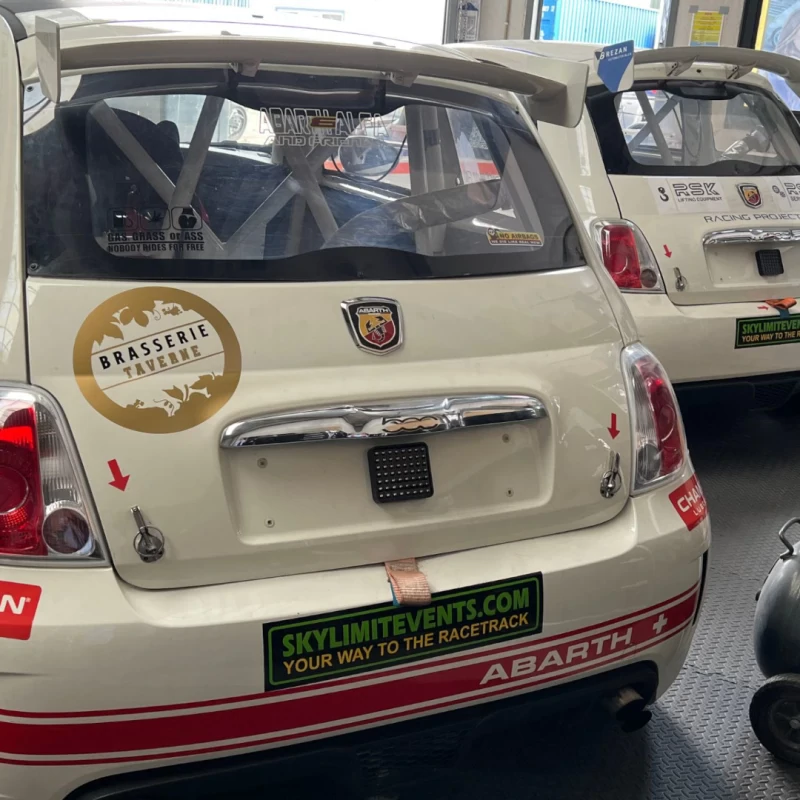 2x Abarth 500 Assetto Corse Troféo + 17 jantes + lot de pièces détachées