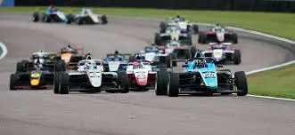 Recherche de deux pilotes pour notre première saison en Formule 4 britannique – photo 1