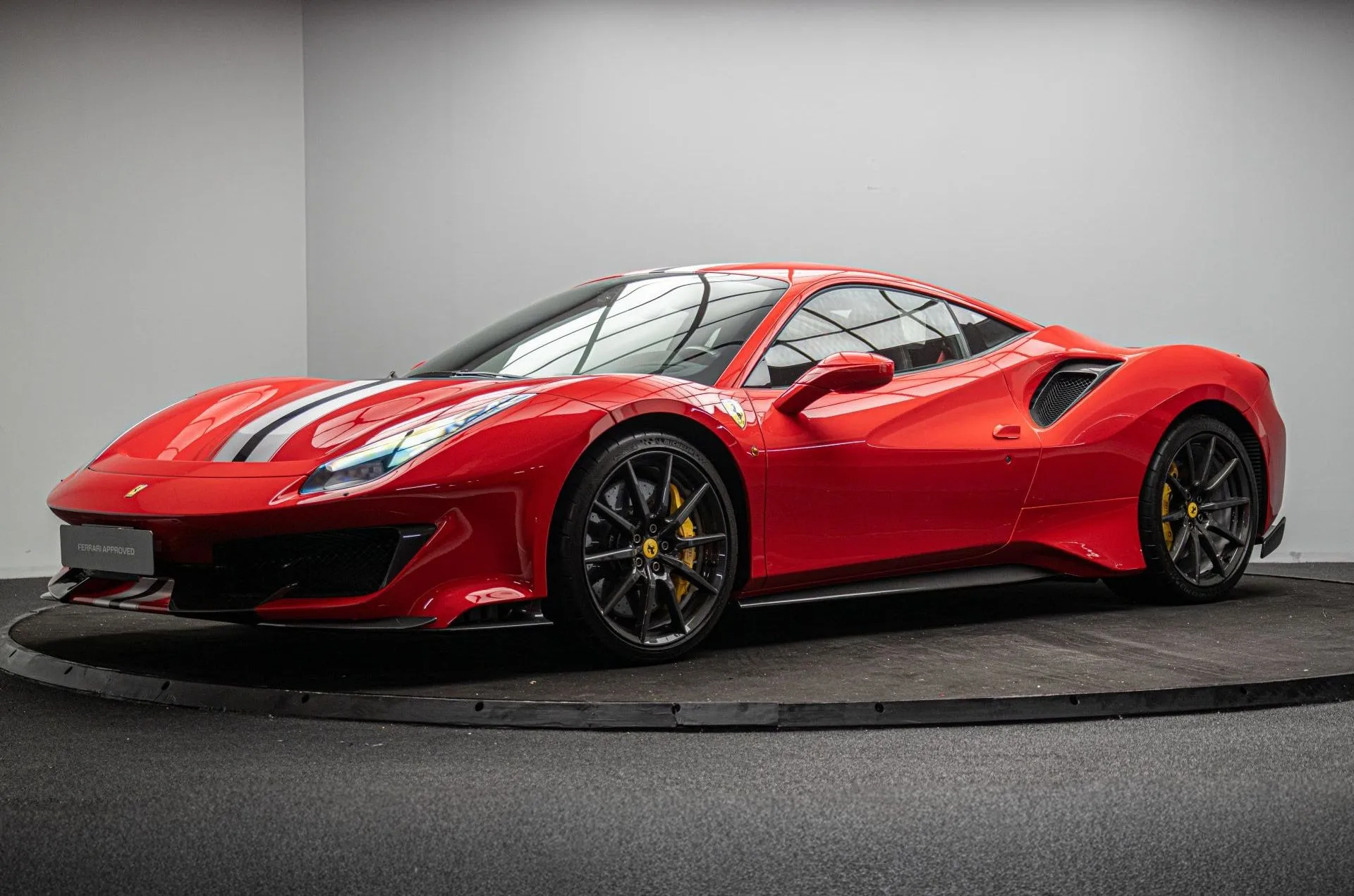 FERRARI 488 PISTA 3.9 720 – photo 2