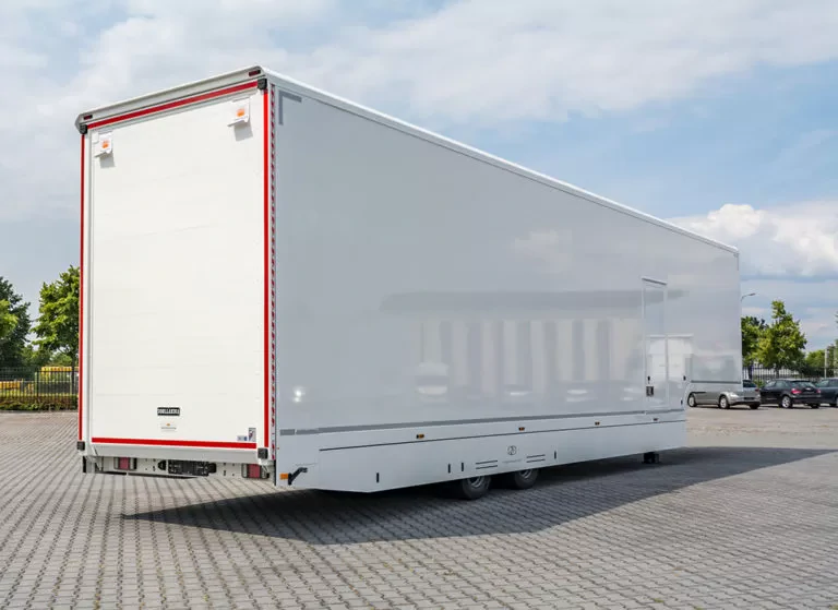 In stock : our Do it Yourself trailer with empty space on gooseneck for office