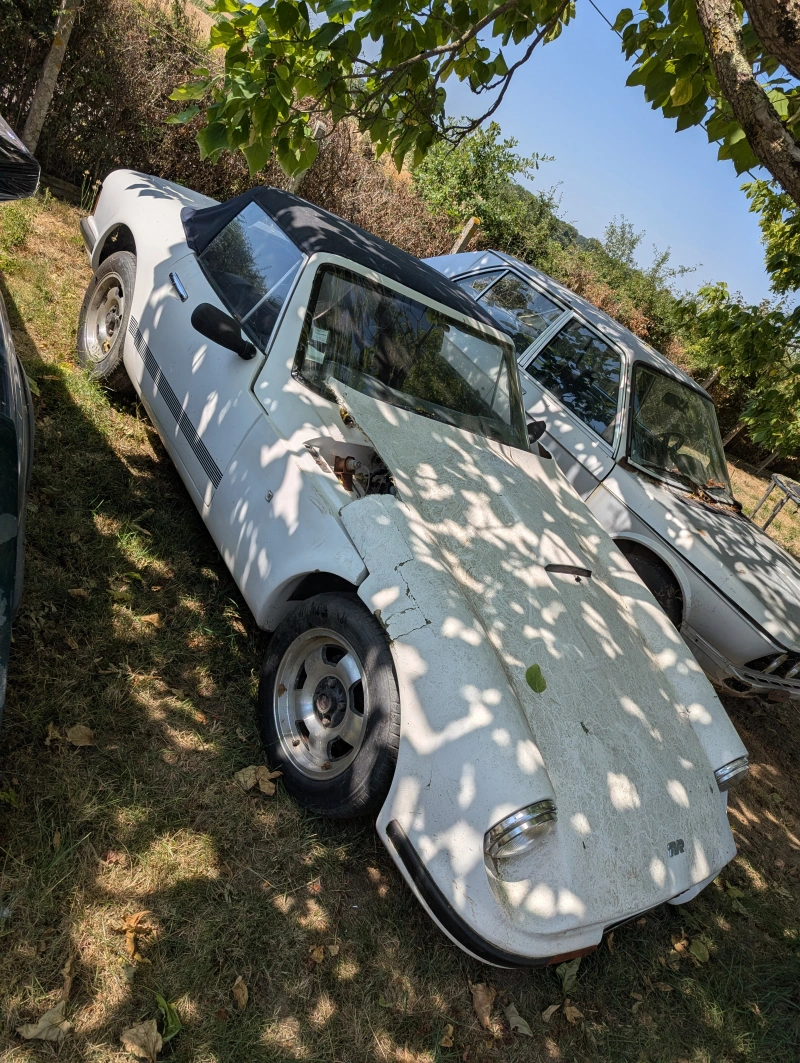 🏁 Projet de restauration TVR S – Réparation composite & fabrication de pièces 🏁