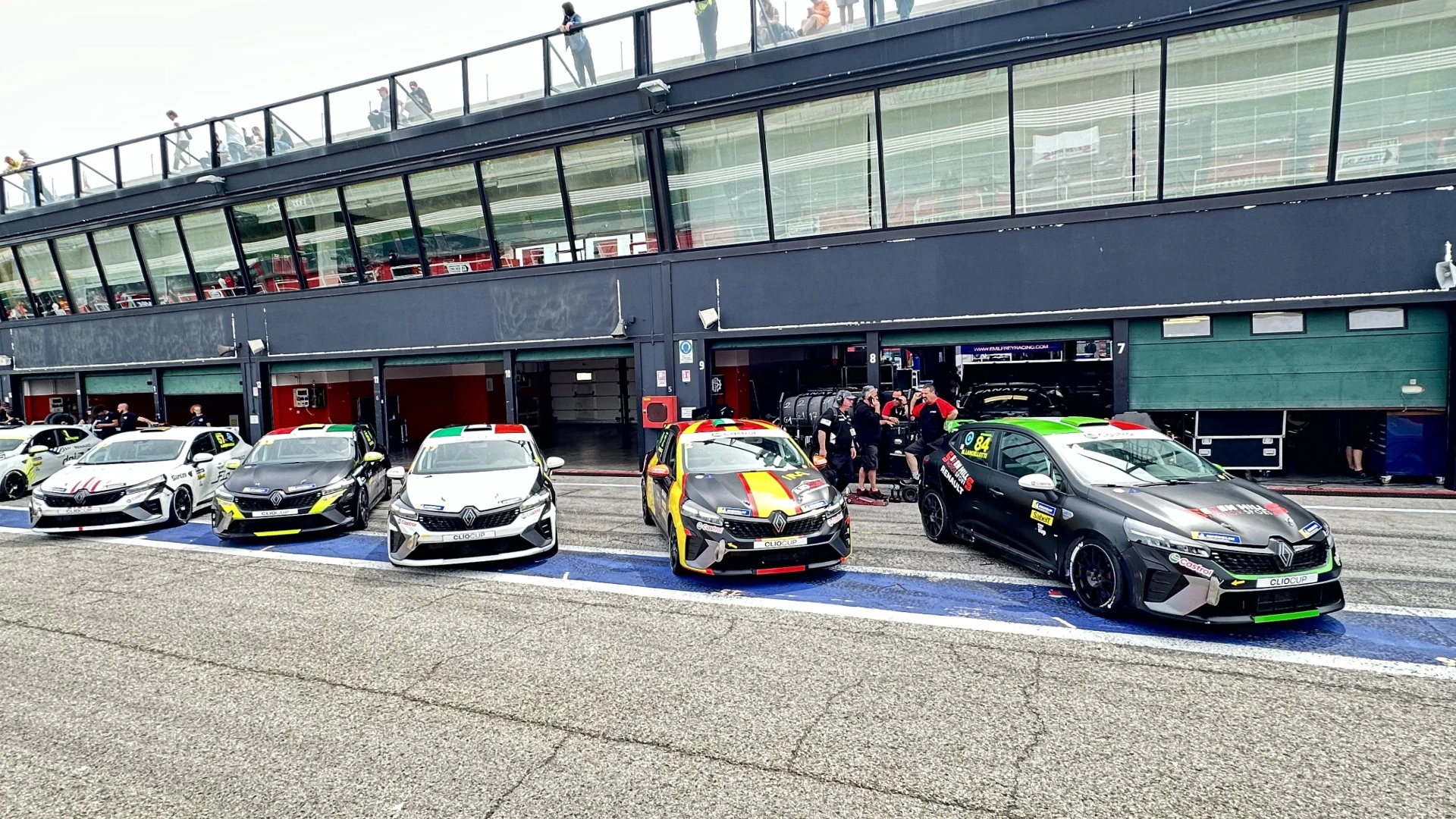 SevenHills Motorsport propose un forfait arrivée et conduite pour la Renault Clio Cup 2025 ! – photo 2