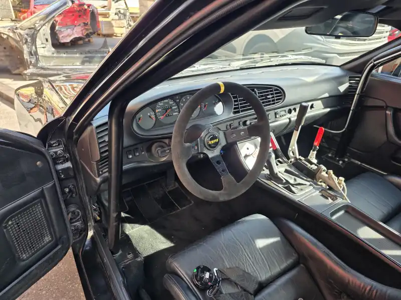 Porsche® 944 proposée à la vente.