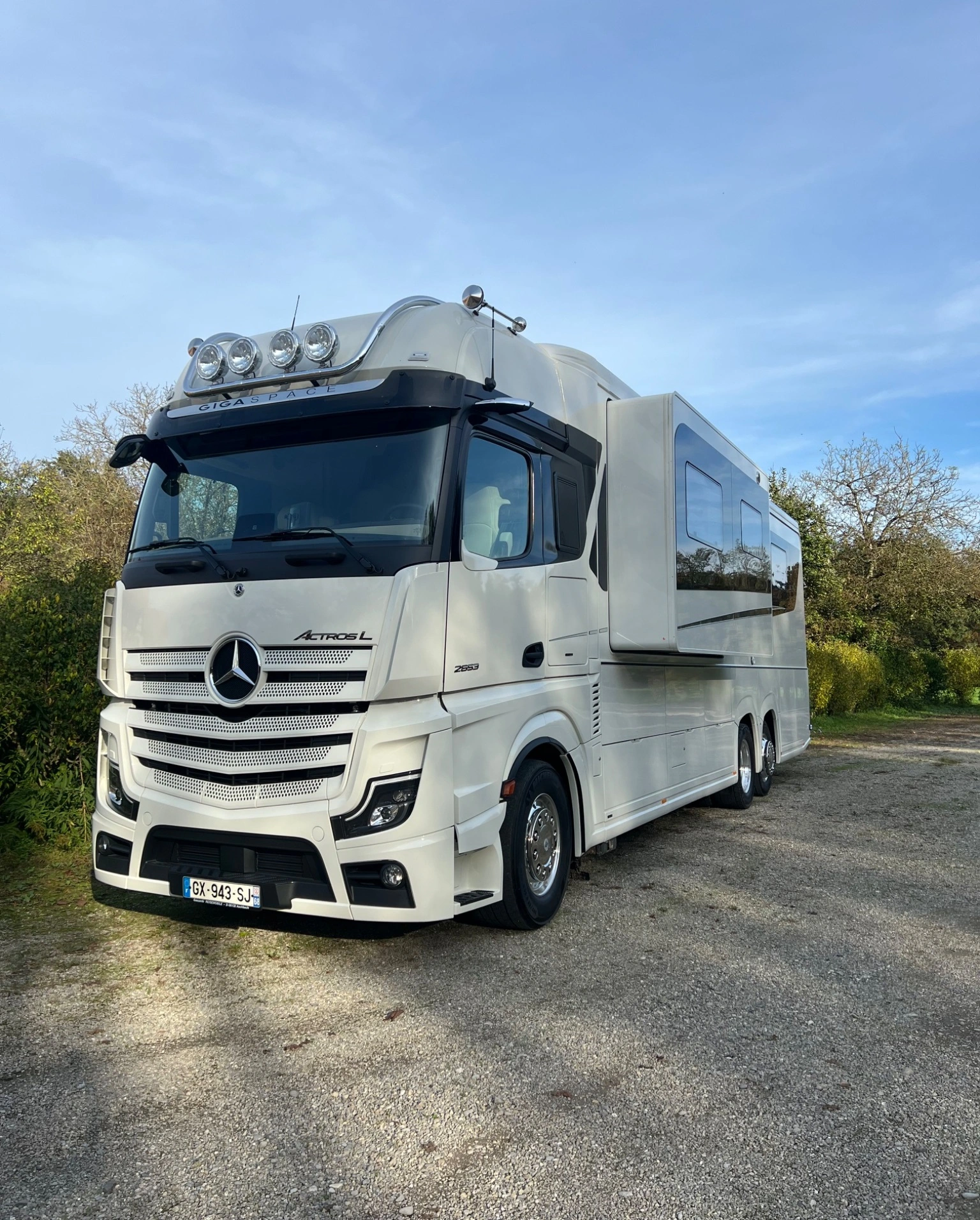 Concorde Centurion Luxury Motorhome – VIP Paddock – photo 2