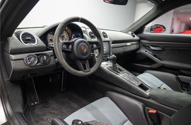 PORSCHE CAYMAN TYPE 982
