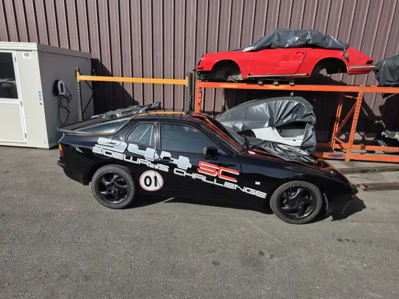 Porsche® 944 proposée à la vente.