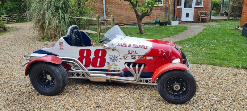 Voiture de course Ford Oval Circuit