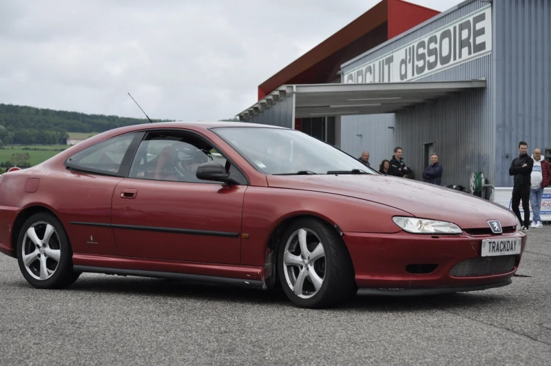 Hire this 406 coupé trackday only