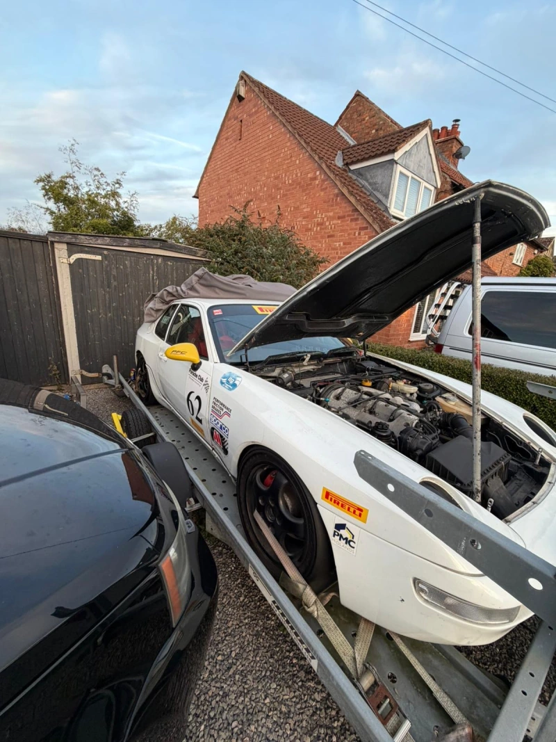 Voiture de course Porsche 968 CS