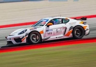 Michelin 24h series 24H Kyalami Porsche GT4 et Cupra TCR – photo 2