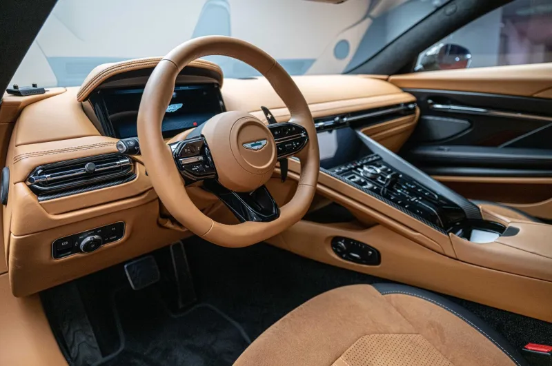 ASTON MARTIN DB12