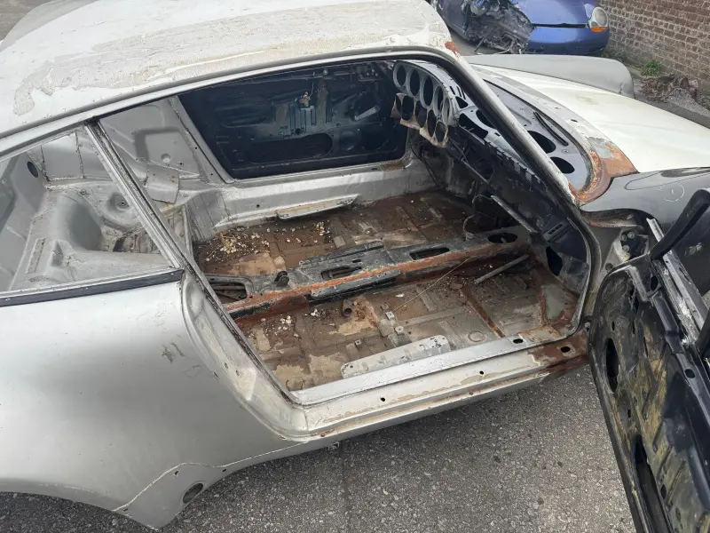 Caisse Porsche 911 3.0 SC 1982 projet restauration