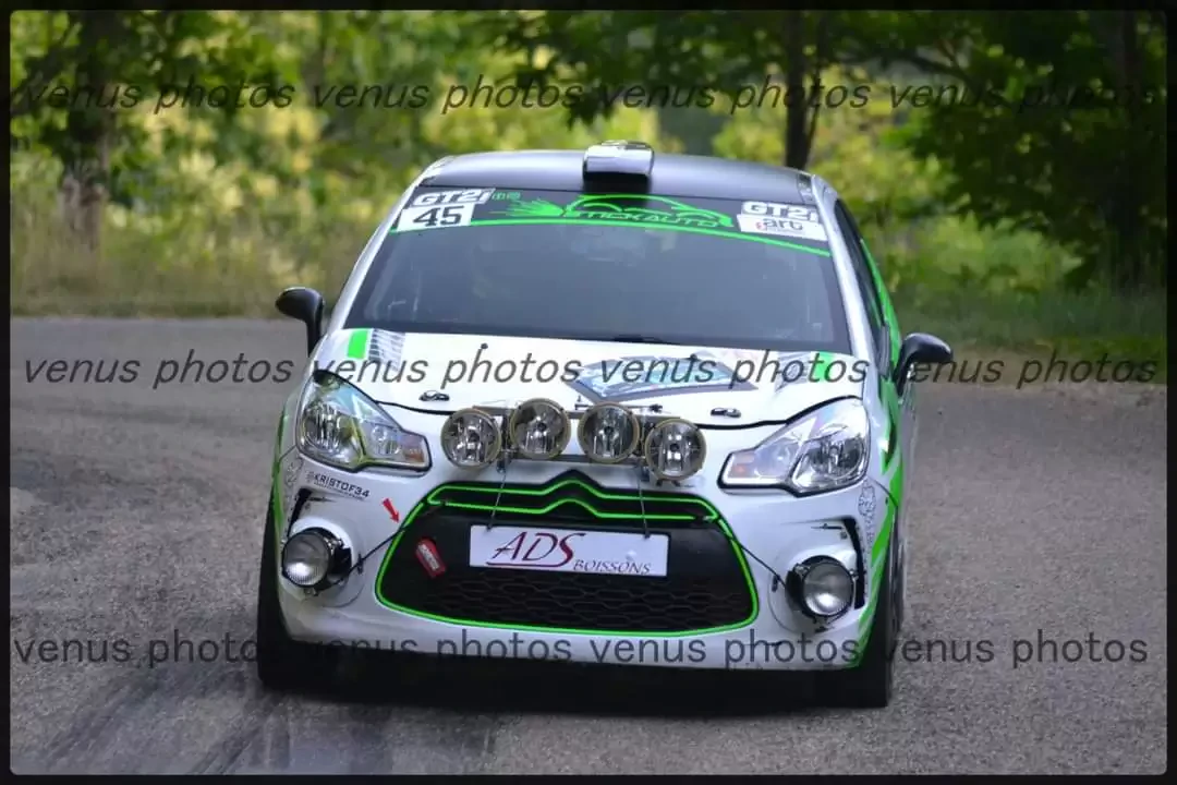 Voiture de rallye Citroën DS3 R3T