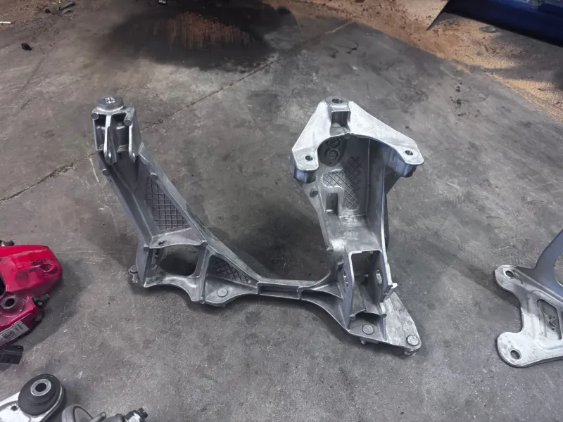 Support berceau arriere droit Cayman GT4 RS - 98133115290