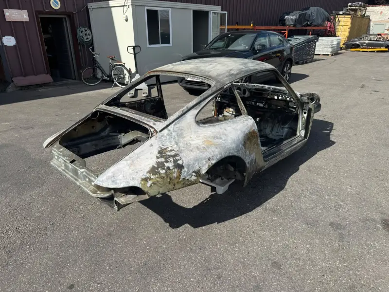 Caisse de Porsche® 993 3.6 de 1994 proposée à la vente. Vendue avec sa carte grise.