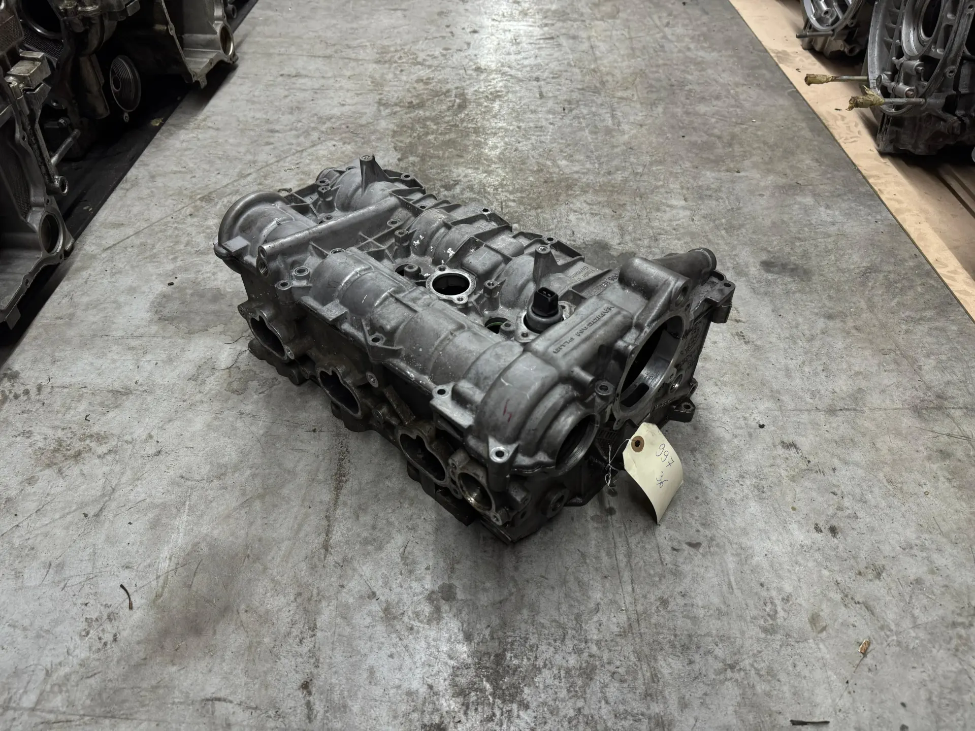 Porsche 996 cylinder head, reference 996 04 637 – photo 2