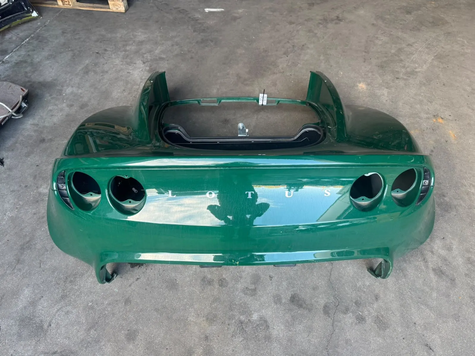 Lotus Elise front and rear clamshells requiring repair – photo 2